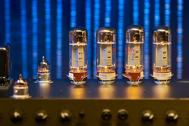 vacuum tube - Generations of computers